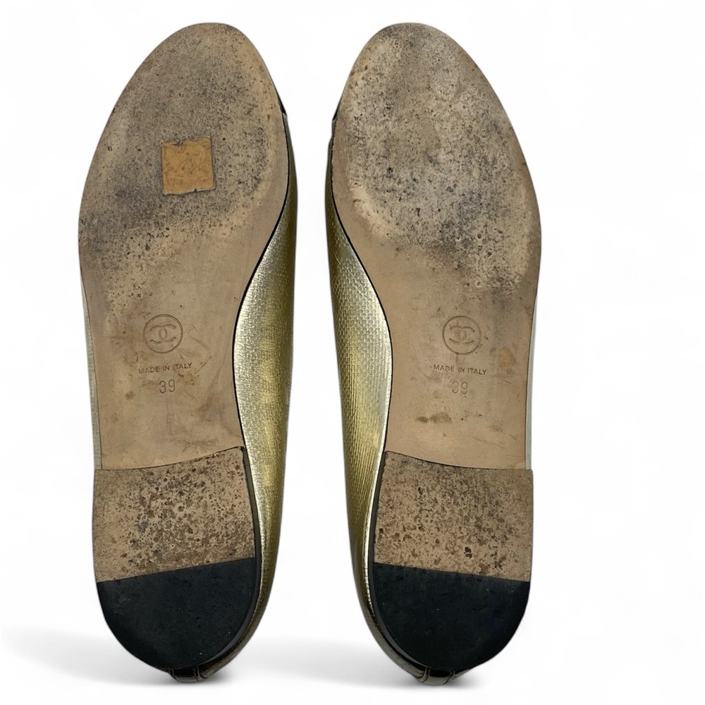 CHANEL Metallic Gold and Black Flats - Picture 12 of 13